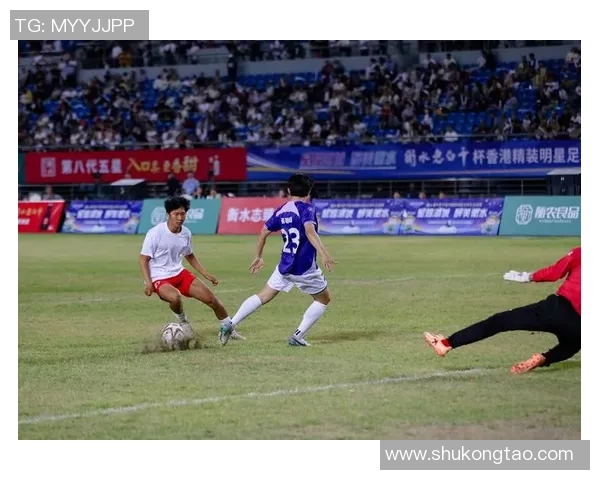 球迷热追足球明星精彩瞬间视频播放引发热议与讨论